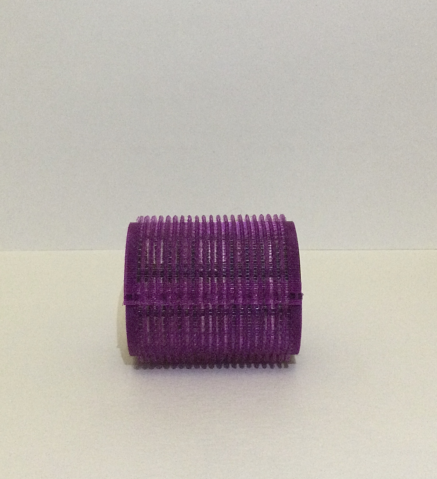 Photograph of a hair roller, angle 1